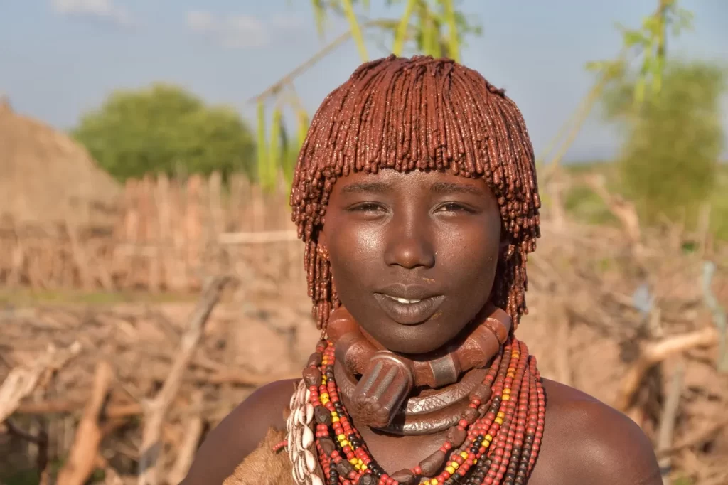 persona con un estilo cultural de áfrica