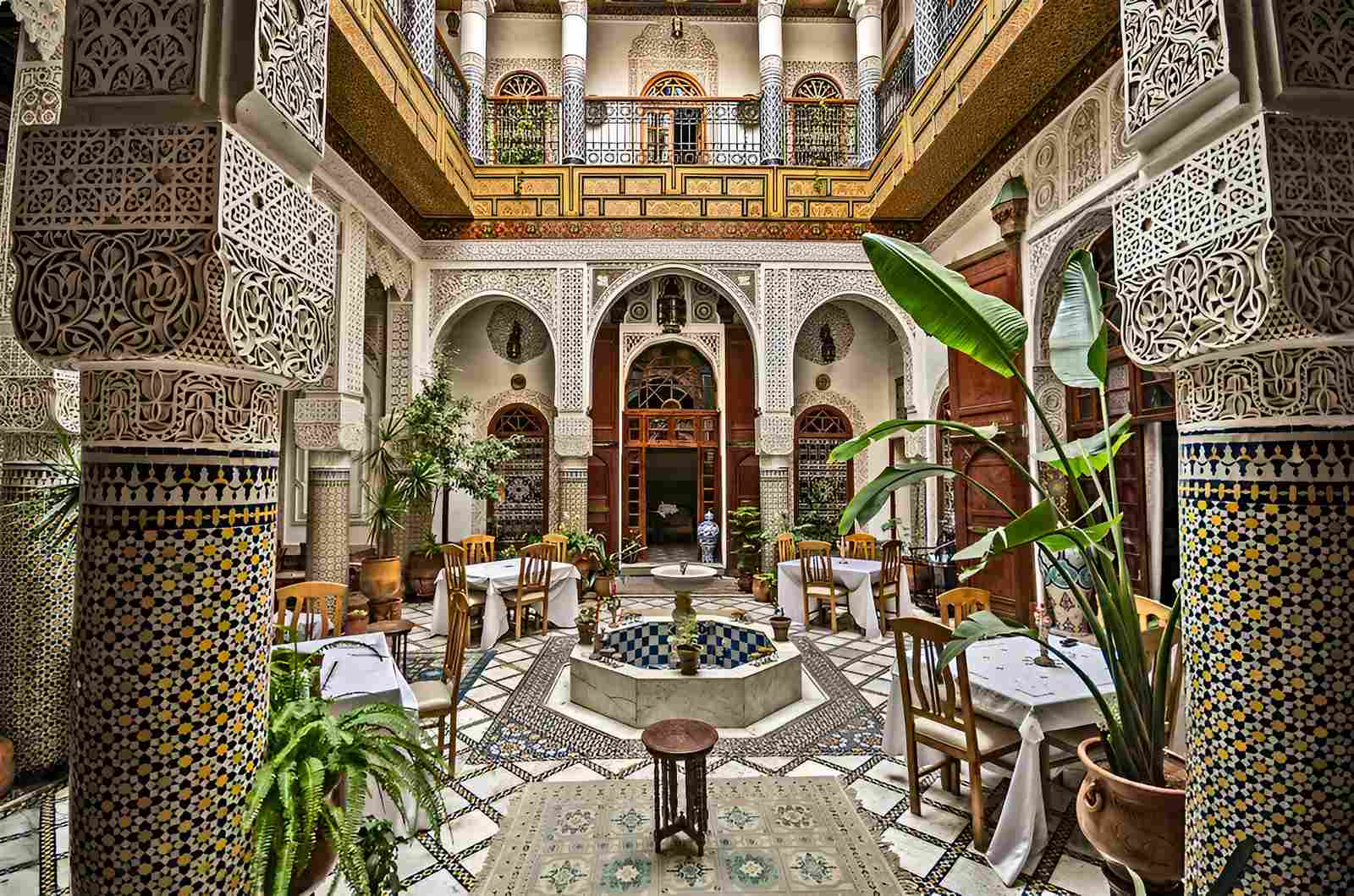 restaurante con un diseño muy artesanal donde vas a poder estar e un ambiente muy cómodo