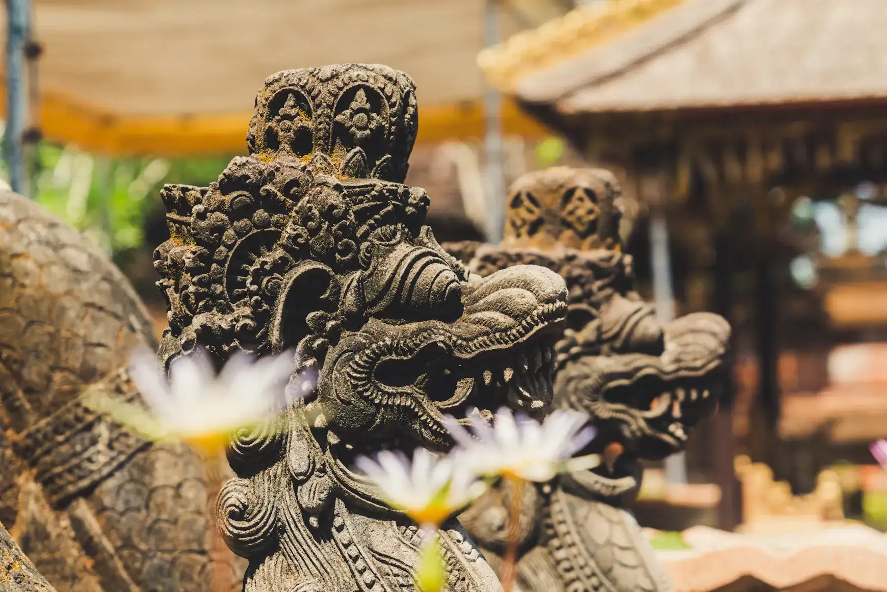 monumentos de dragones en la ciudad de Bali