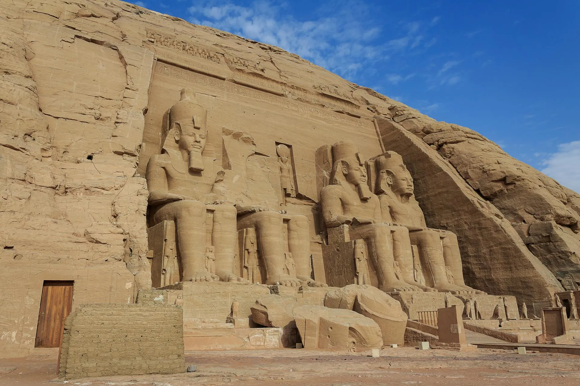 conoce los monumentos antiguos en el desierto de Egipto