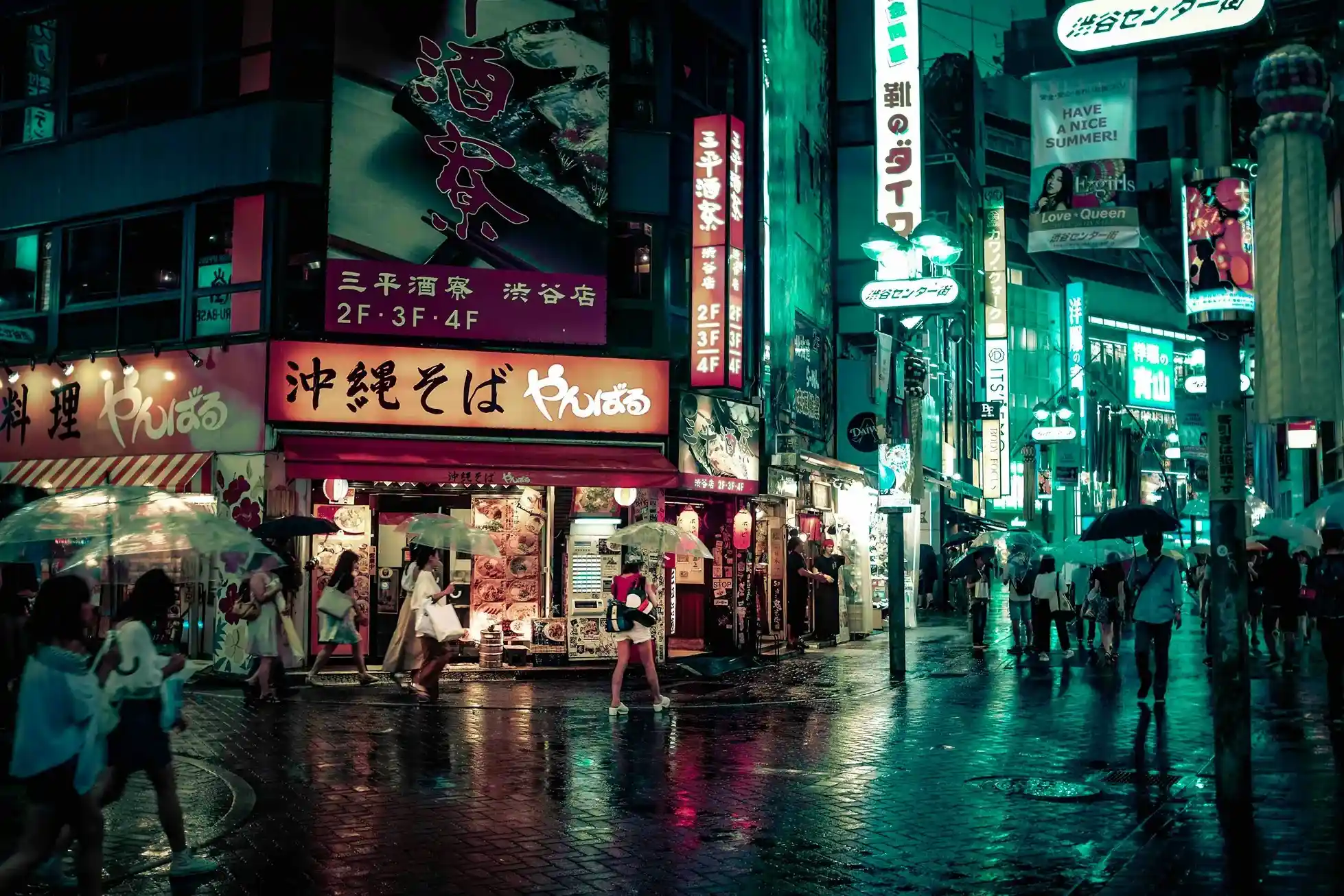 calles de Japón donde las personas van a disfrutar de restaurantes, tiendas o de una tranquila caminata.