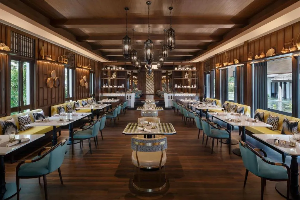 restaurante de lujo con excelente comodidad para deleitarte con su deliciosa gastronomía