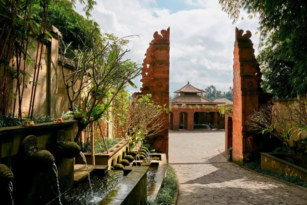 camino al templo en mandapa