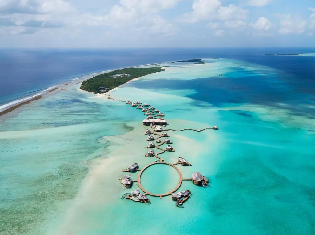 vista panorámica del alojamiento en la playa maldivas