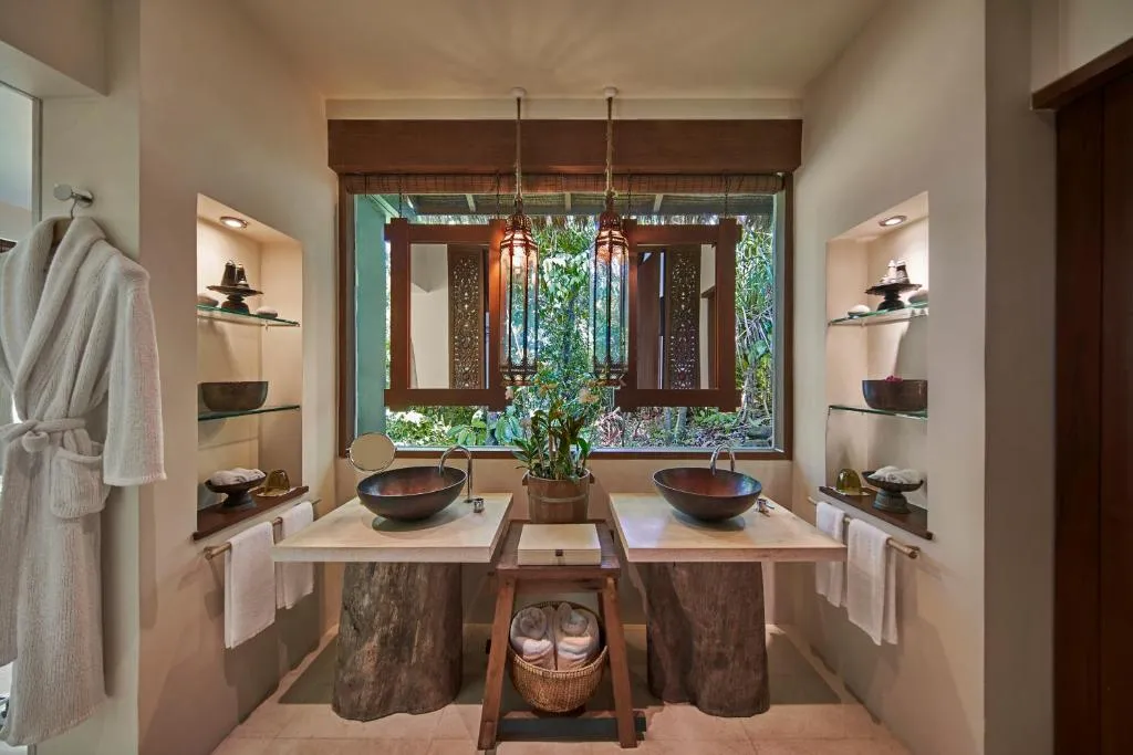zona de spa en el hotel Song Saa Island, diseñado para relajarte, creando un ambiente tranquilo, es el lugar ideal para disfrutar de una experiencia de lujo en medio de la naturaleza.