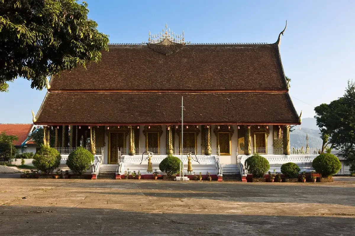 templo con monumentos