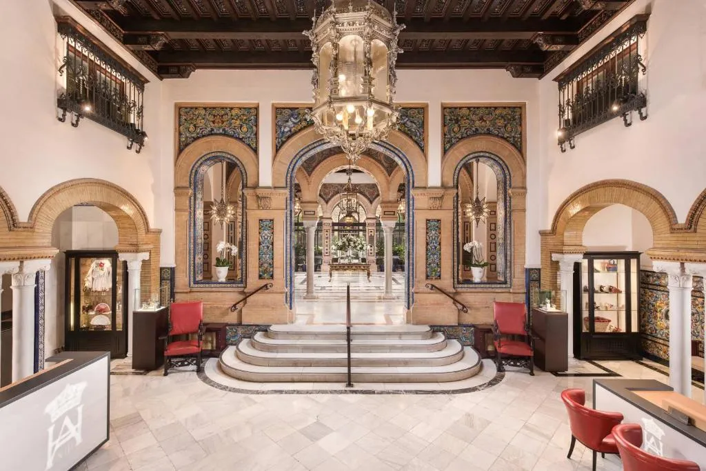 museo de lujo en España con arte increíble, desde pinturas antiguas hasta esculturas modernas. Es un lugar genial para los que disfrutan del arte.