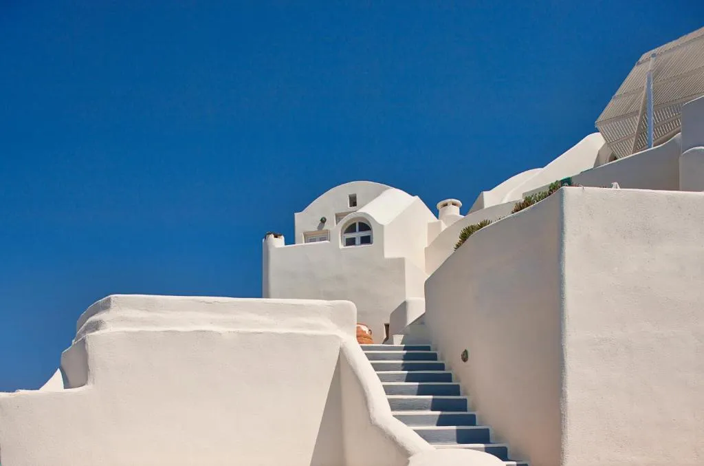 subida a unas de las suite Canaves Oia en Santorini.