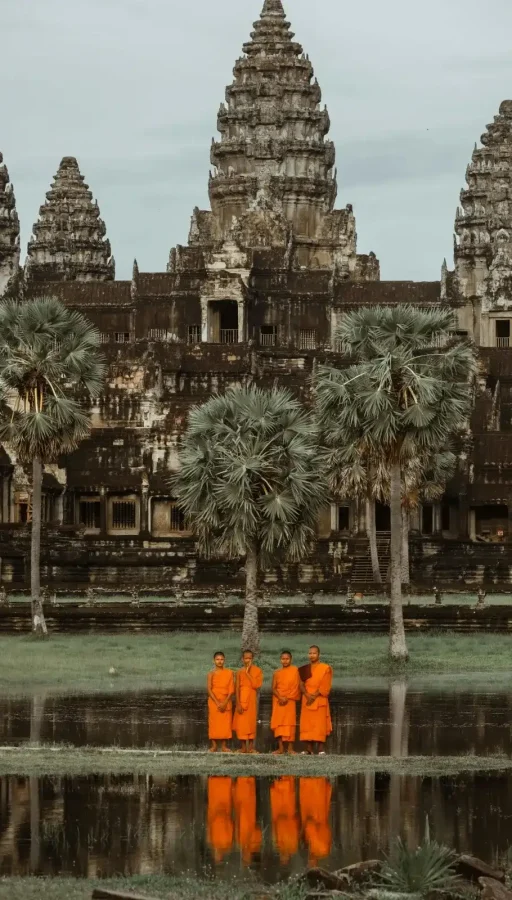 templo antiguo en el Reino de Camboya, una joya arquitectónica que refleja la riqueza histórica y cultural del país, donde vas a poder explorar cada uno de estos lugares con journale.
